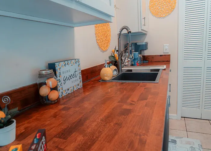 Gainesville Charm- Cozy, Comfortable, Convenient
