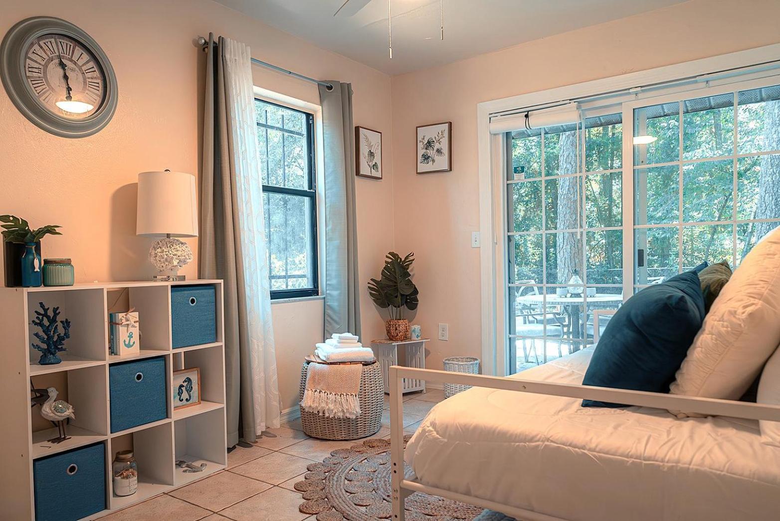 Charm- Cozy, Comfortable, Convenient Ferienhaus *
