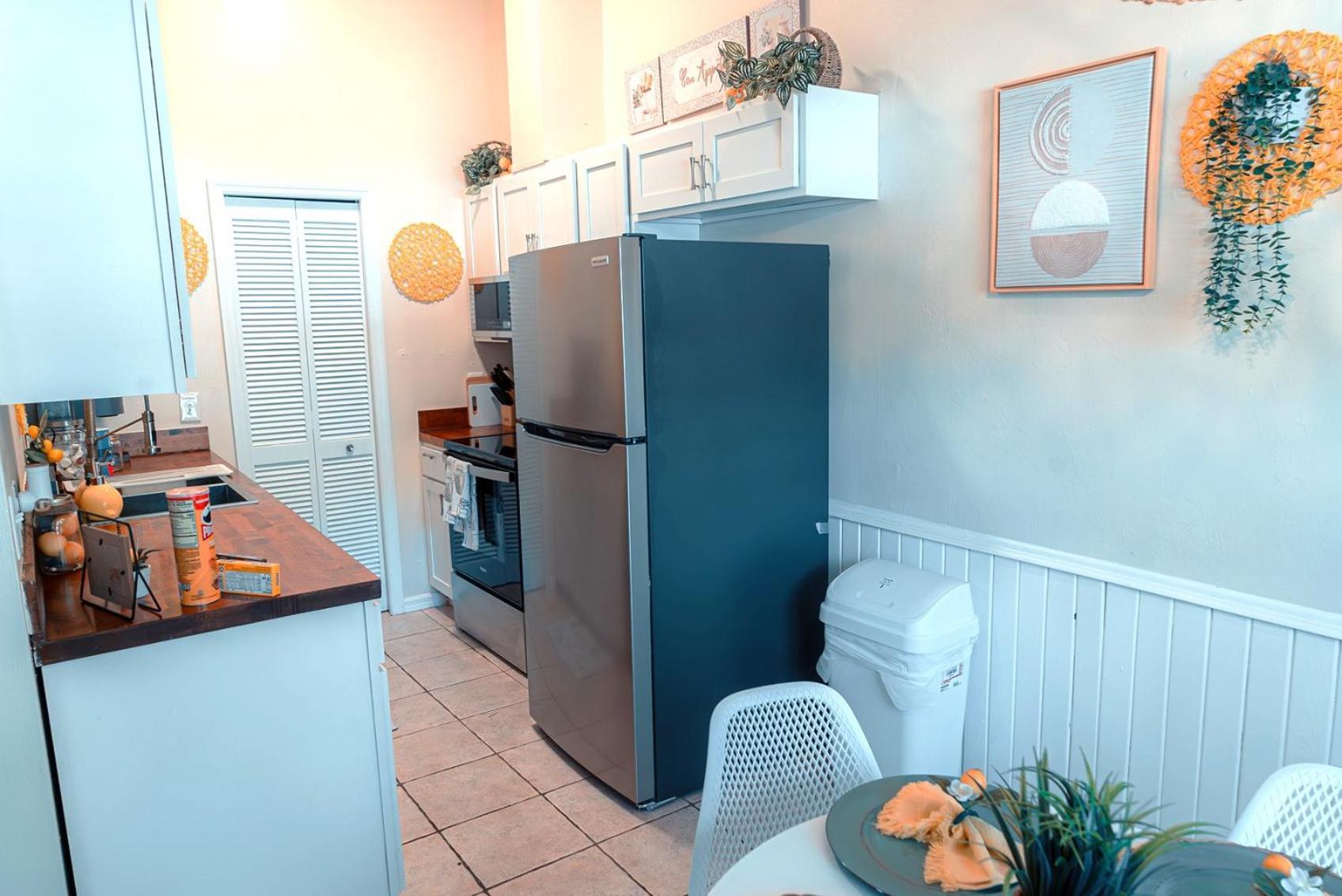Charm- Cozy, Comfortable, Convenient Ferienhaus *